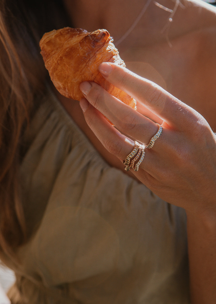 Golden Wing classic ring, yellow gold